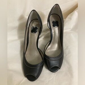 LIZ CLAIBORNE Peep Toe Pumps Size 7 NWOT
